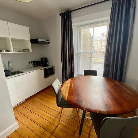 6 New Street Selfcatering 1 *