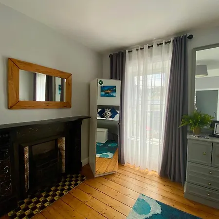 6 New Street Selfcatering 1 *